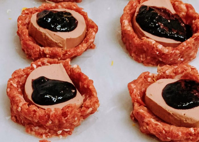 Hamburguesa de ternera natural rellena de pate de pato y mermelada de arándanos