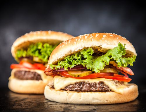 ¿Eres un smash Burger lover? Te contamos como hacer una smash Burger casera, ¡La hamburguesa de moda!